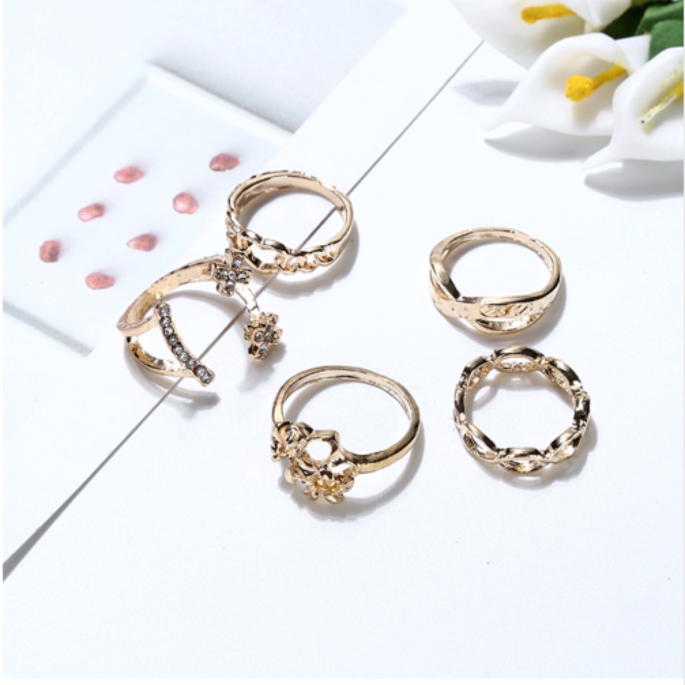 Love Screw Infinity Open Heart Gold Midi Rings - Picture 7 of 7